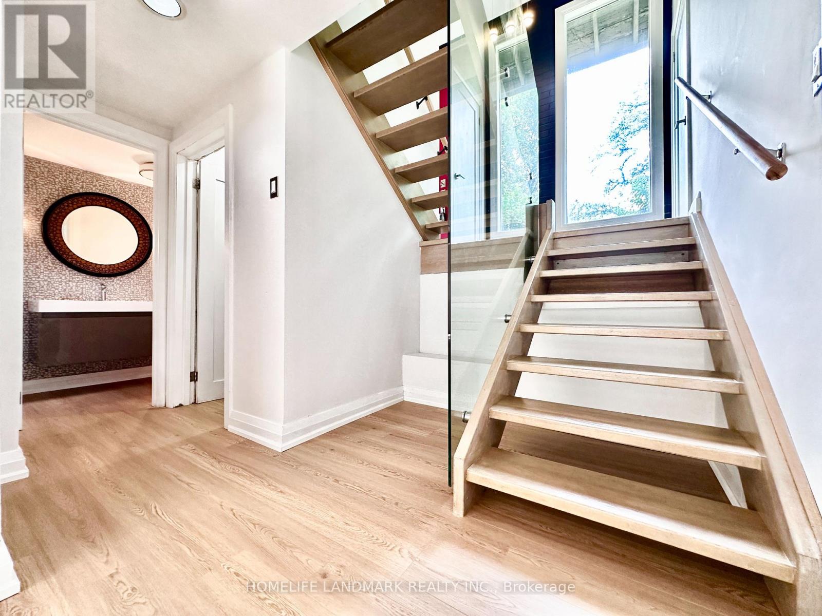 1319 Cumnock Crescent, Oakville, Ontario  L6J 2N6 - Photo 4 - W13427956