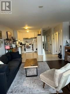 2906a Dufferin Street, Toronto, Ontario M6B 3S8 - Photo 2 - W13427974