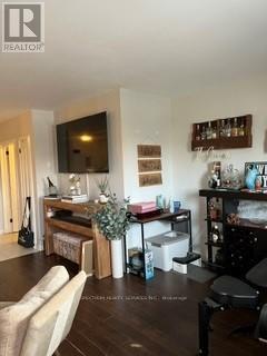 2906a Dufferin Street, Toronto, Ontario M6B 3S8 - Photo 5 - W13427974