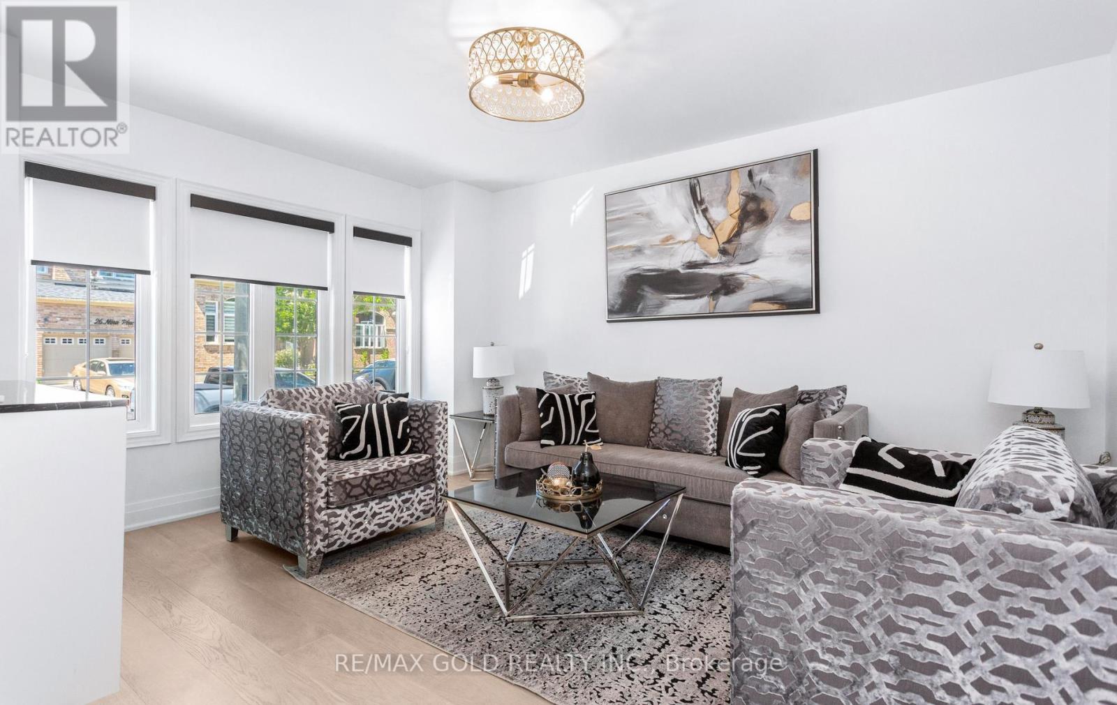 33 Nina Place, Brampton, Ontario  L7A 2E1 - Photo 6 - W13418294