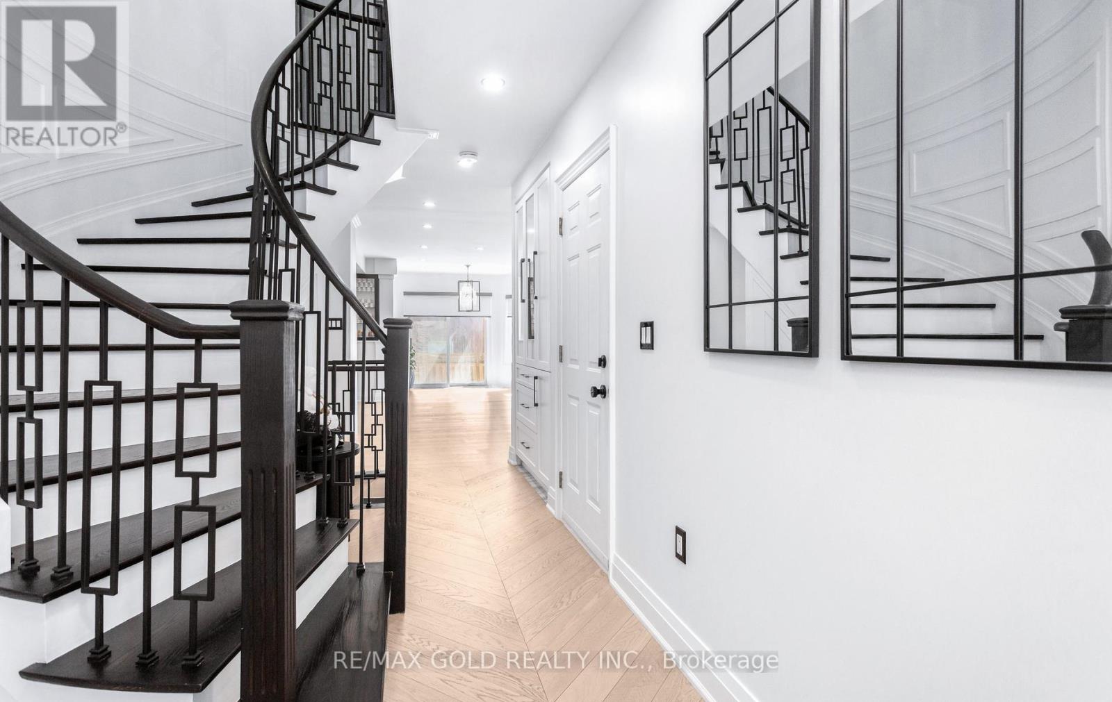 33 Nina Place, Brampton, Ontario  L7A 2E1 - Photo 7 - W13418294