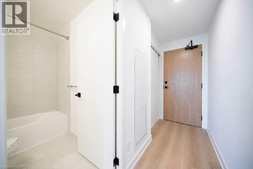 33 Erie Avenue Unit# 406, Brantford, Ontario  N3S 0K7 - Photo 3 - 40838272