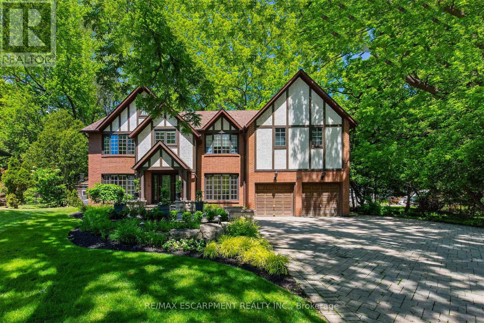 23 LANTERN LANE, Hamilton, Ontario