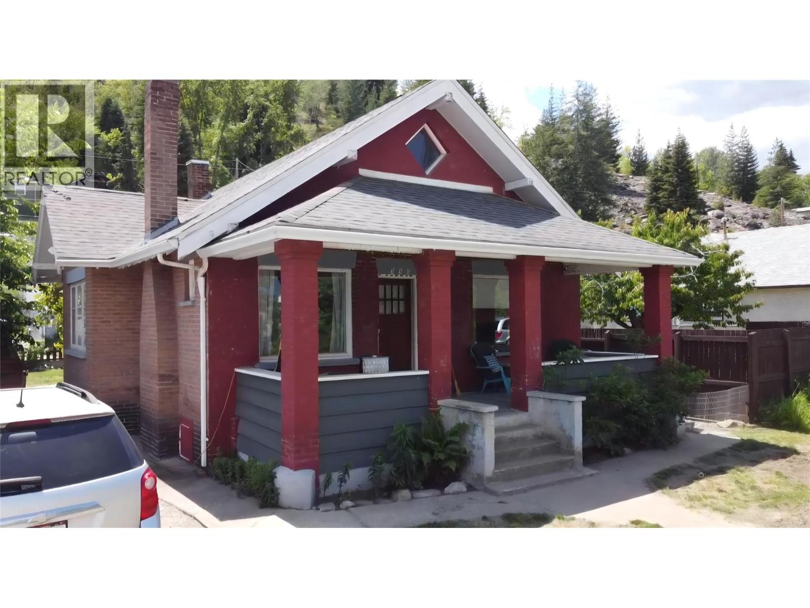 390 Binns Street, Trail, British Columbia V1R 3L1 - Photo 2 - 10390111