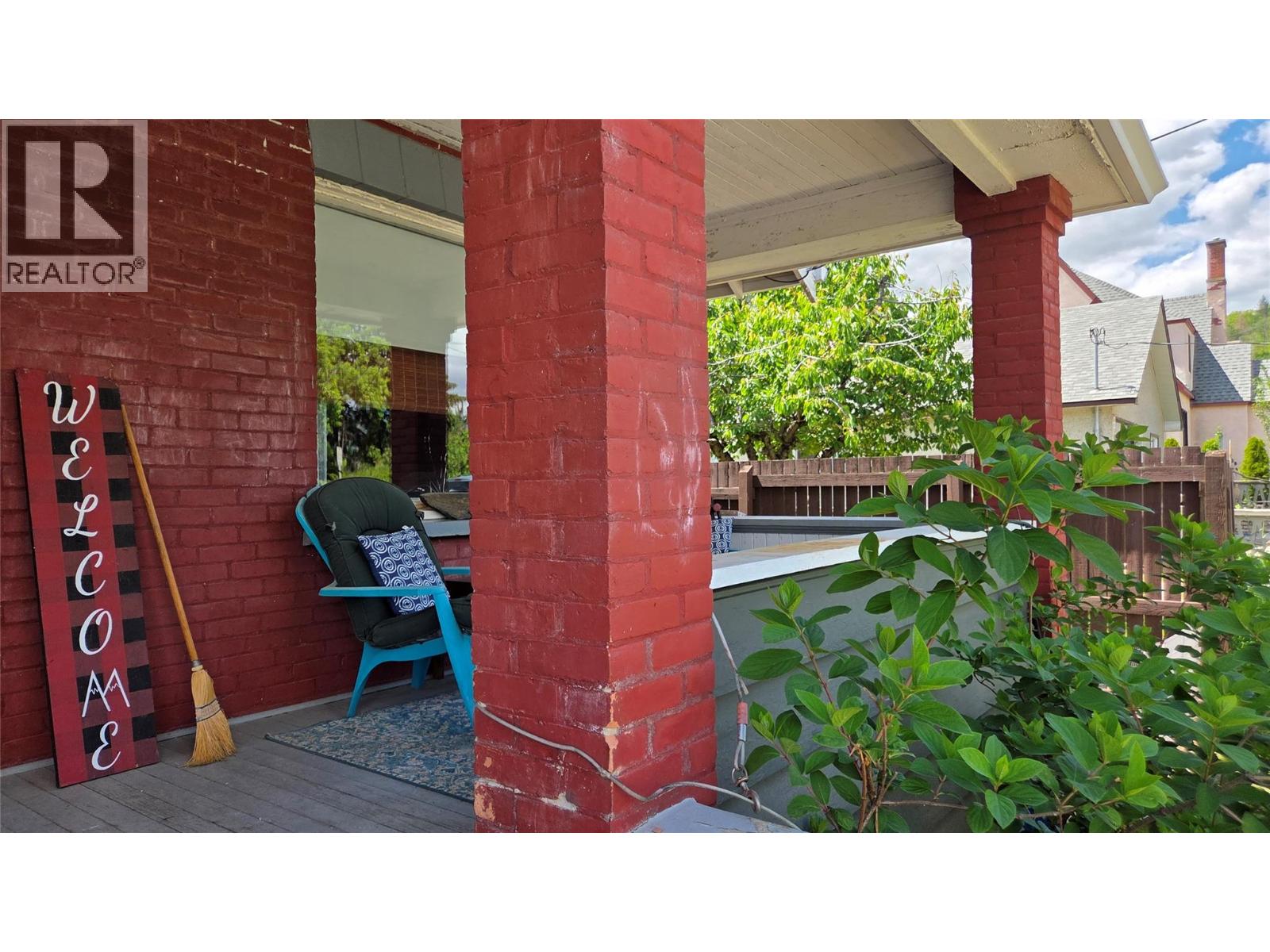 390 Binns Street, Trail, British Columbia V1R 3L1 - Photo 8 - 10390111