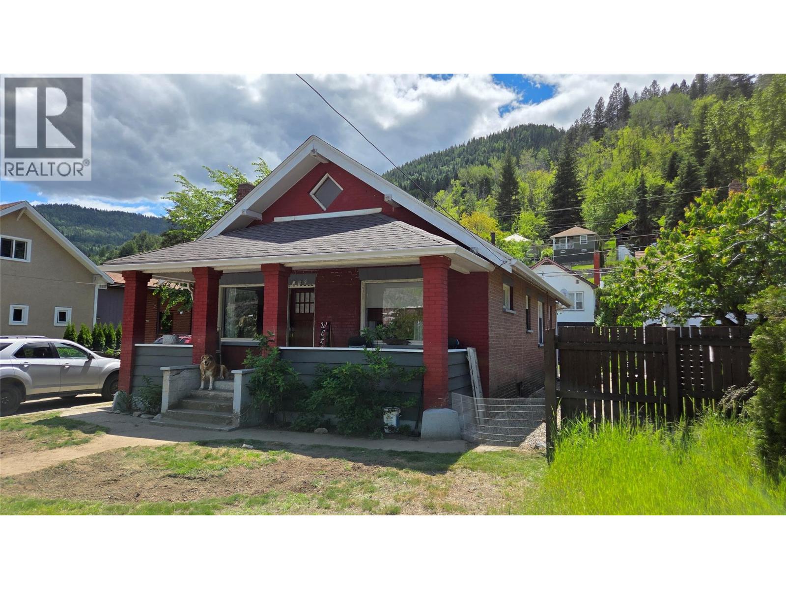 390 Binns Street, Trail, British Columbia V1R 3L1 - Photo 4 - 10390111
