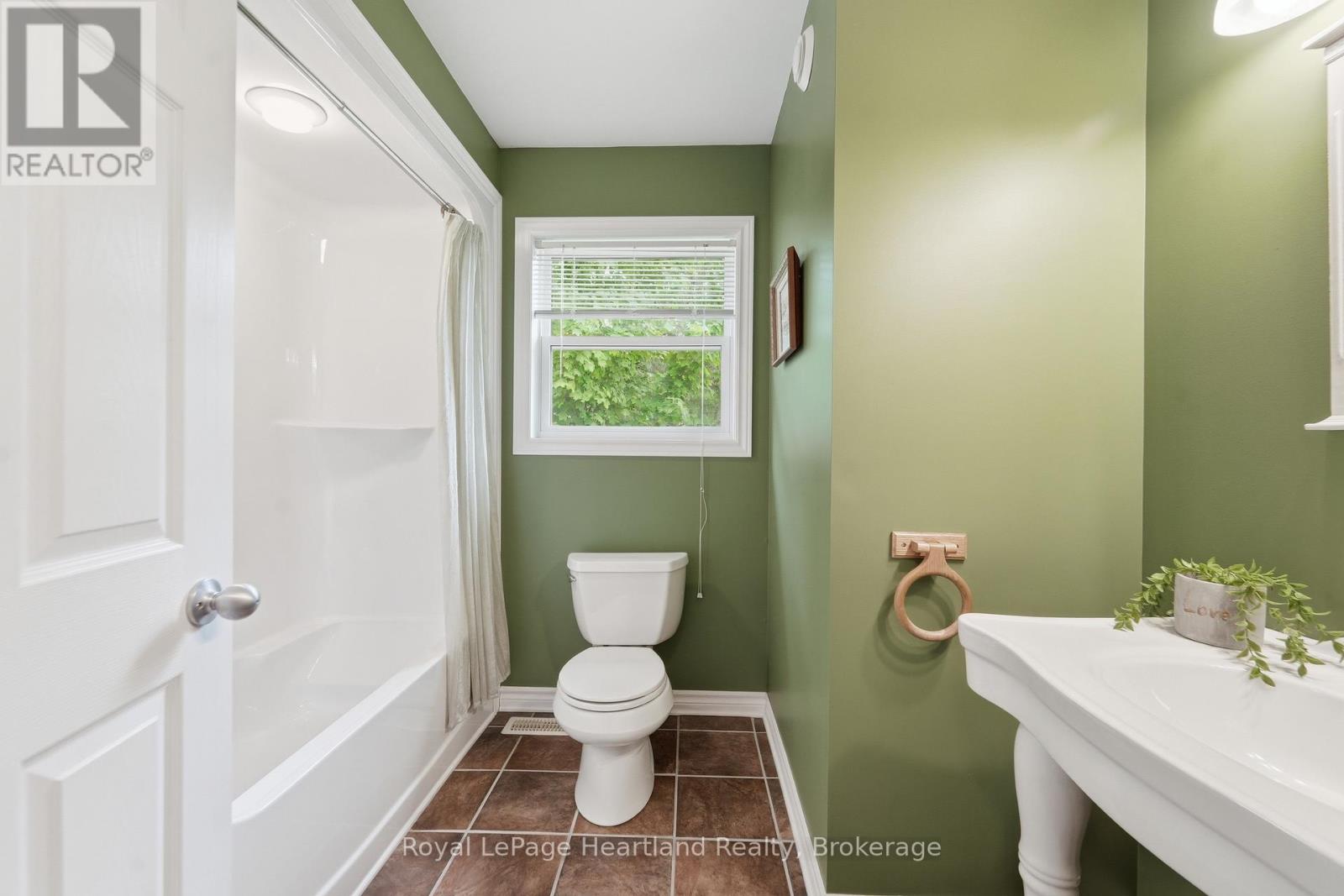 35095 Old River Road N, Bluewater (Bayfield), Ontario  N0M 1G0 - Photo 14 - X13428106