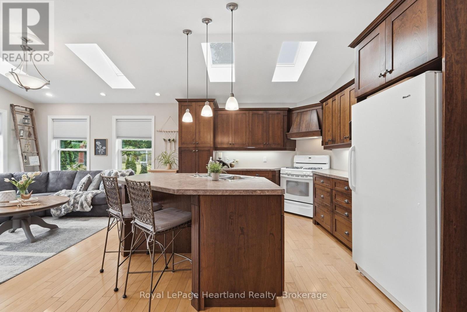 35095 Old River Road N, Bluewater (Bayfield), Ontario  N0M 1G0 - Photo 7 - X13428106