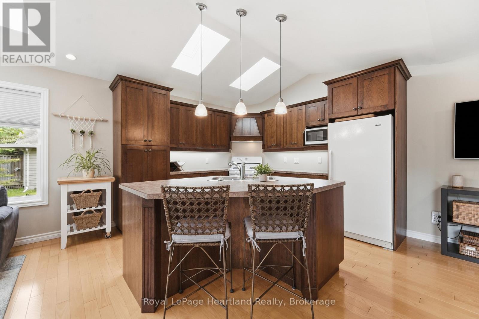 35095 Old River Road N, Bluewater (Bayfield), Ontario  N0M 1G0 - Photo 8 - X13428106