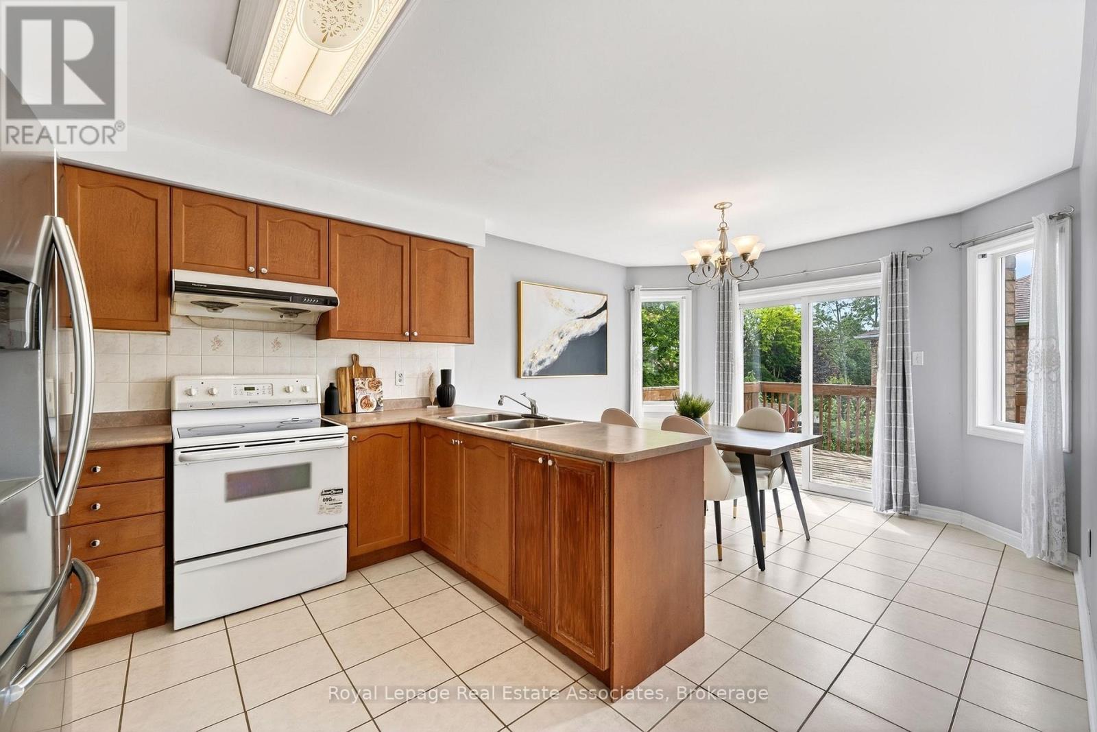 34 Bloom Crescent, Barrie, Ontario  L4N 0S8 - Photo 13 - S13427940