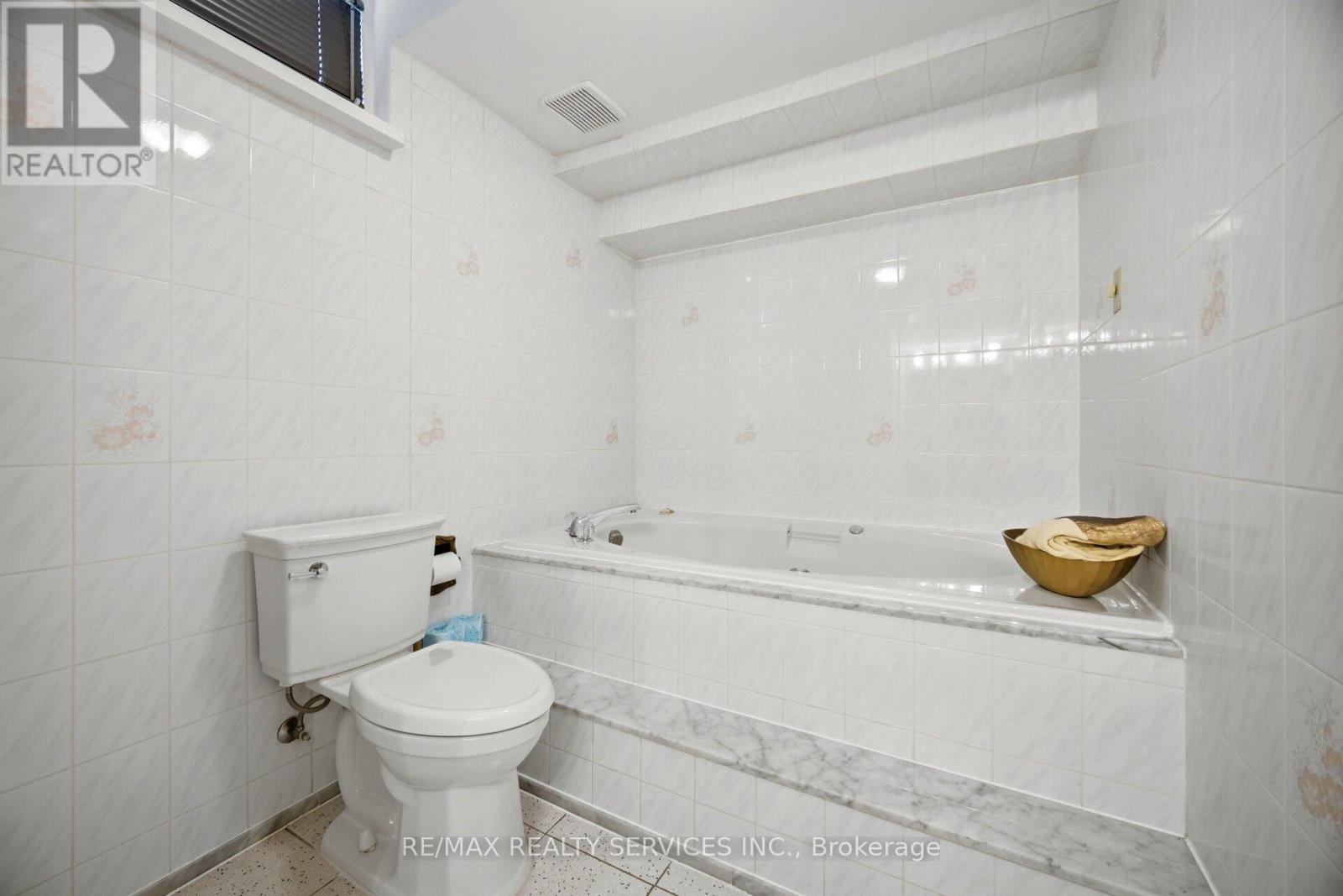 36 Shadywood Road, Brampton, Ontario  L6Z 4M1 - Photo 45 - W13423420