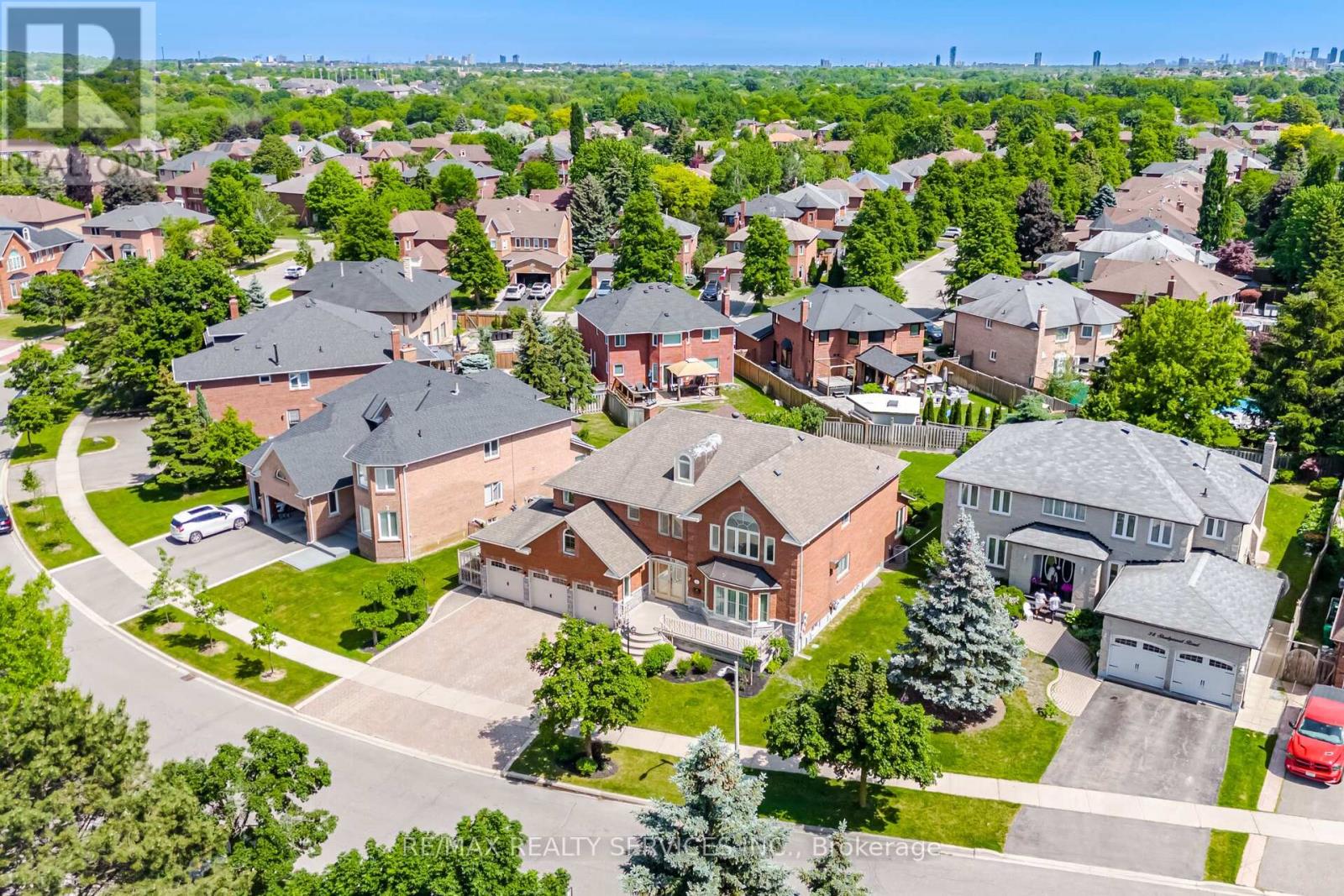 36 Shadywood Road, Brampton, Ontario  L6Z 4M1 - Photo 2 - W13423420