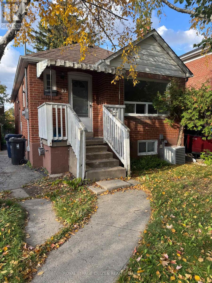 32 NEWTON DRIVE, Toronto, Ontario