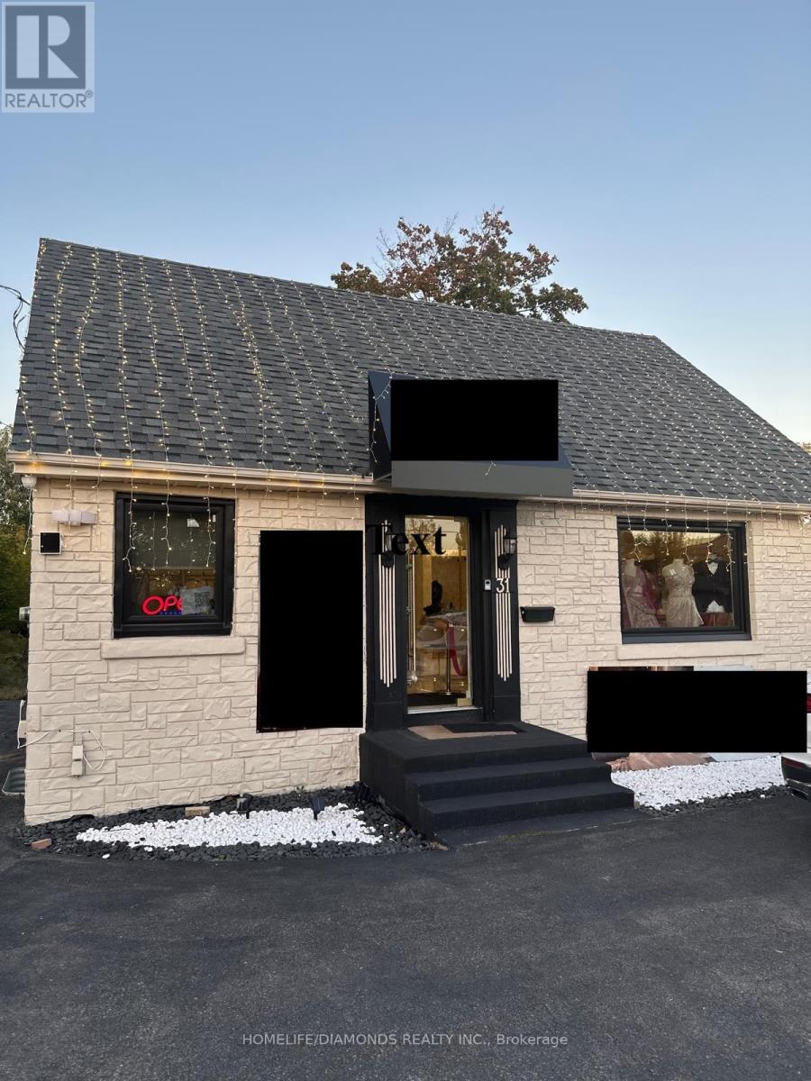 31 QUEEN STREET S, Mississauga, Ontario