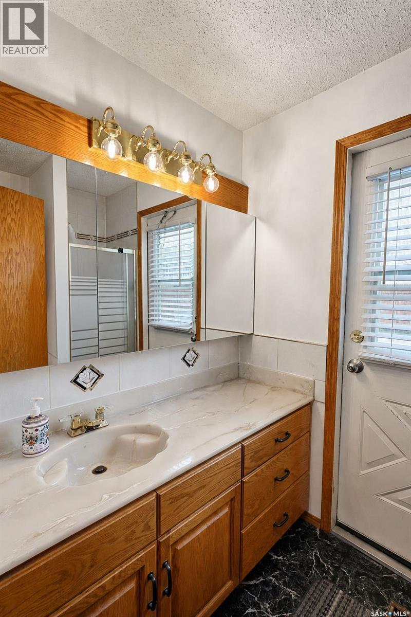 837 Conroy Place, Prince Albert, Saskatchewan S6V 6Y7 - Photo 17 - SK038992