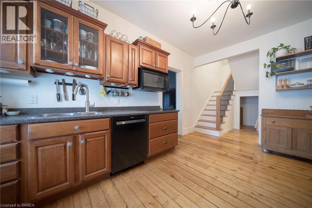 22 Lawrence Street, Brantford, Ontario  N3R 1A7 - Photo 8 - 40838297