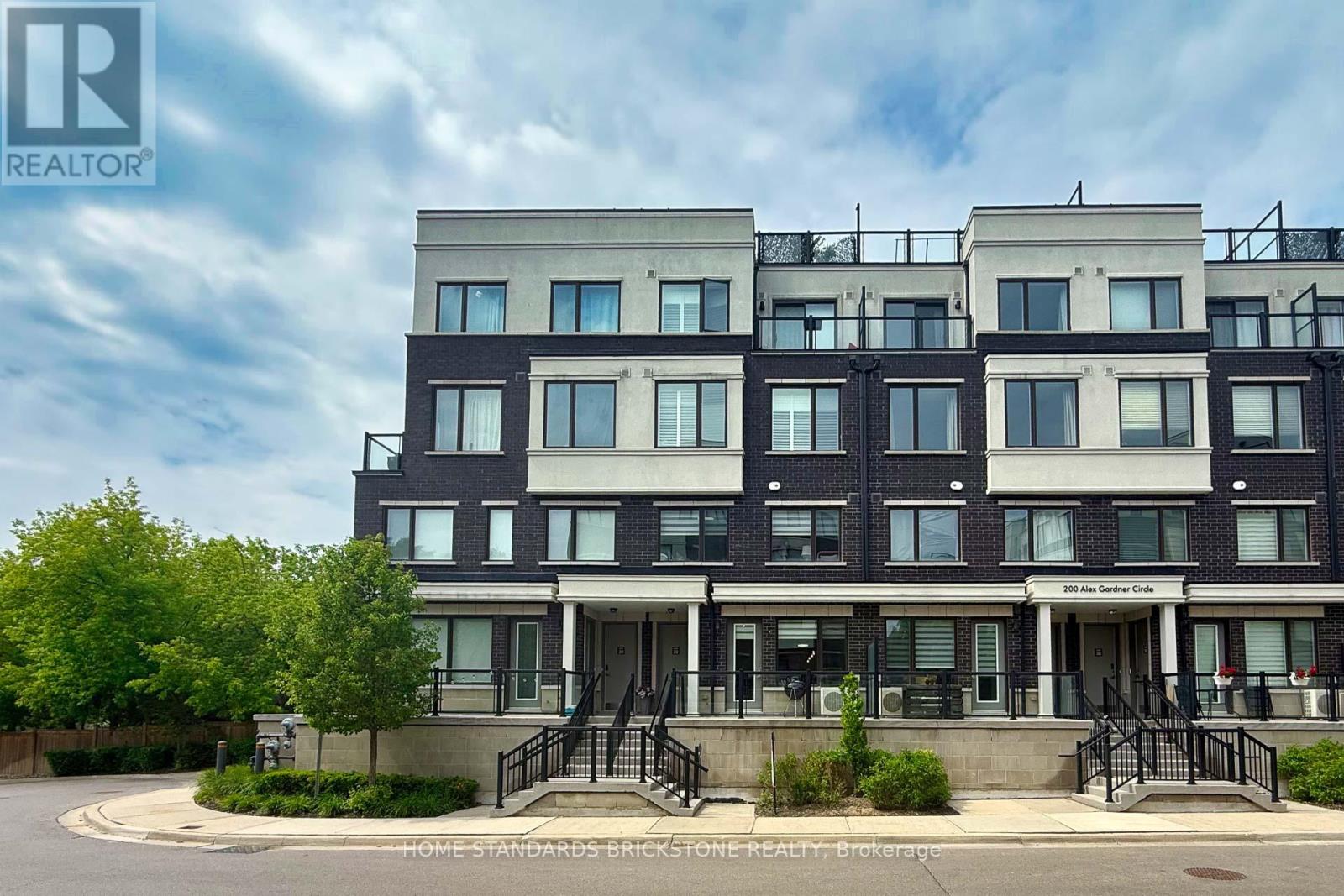 31 - 200 ALEX GARDNER CIRCLE, Aurora, Ontario