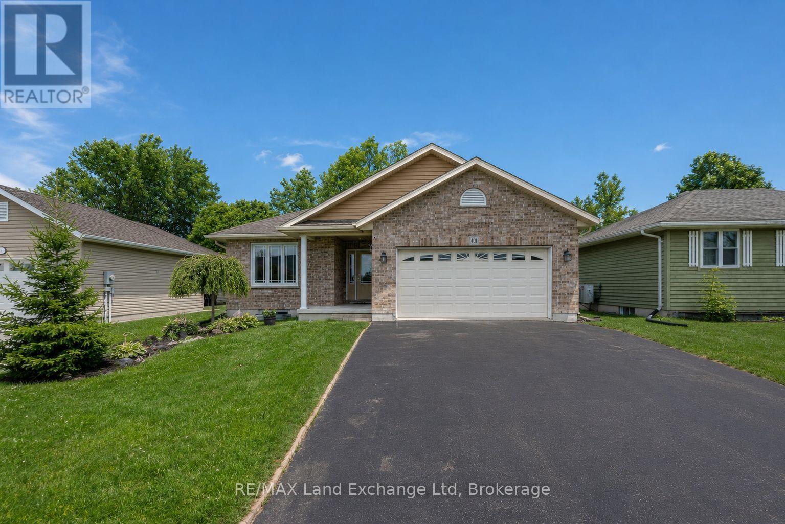 401 Carling Terrace, North Huron, Ontario  N0G 2W0 - Photo 1 - X12928268