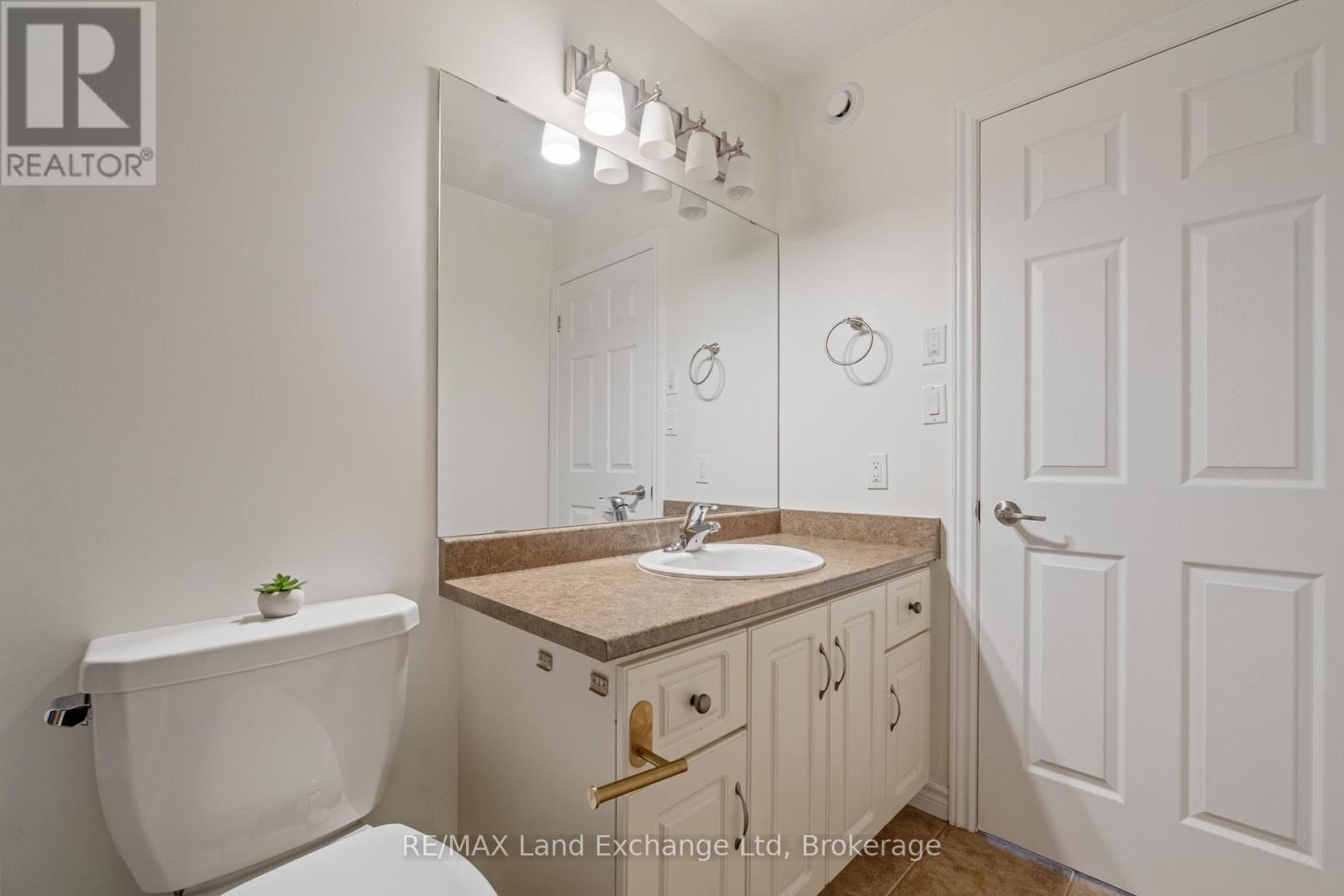 401 Carling Terrace, North Huron, Ontario  N0G 2W0 - Photo 10 - X12928268
