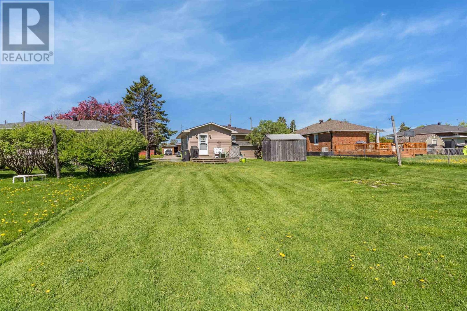 8 Dawson Ave, Sault Ste. Marie, Ontario P6C 4B3 - Photo 3 - SM261297