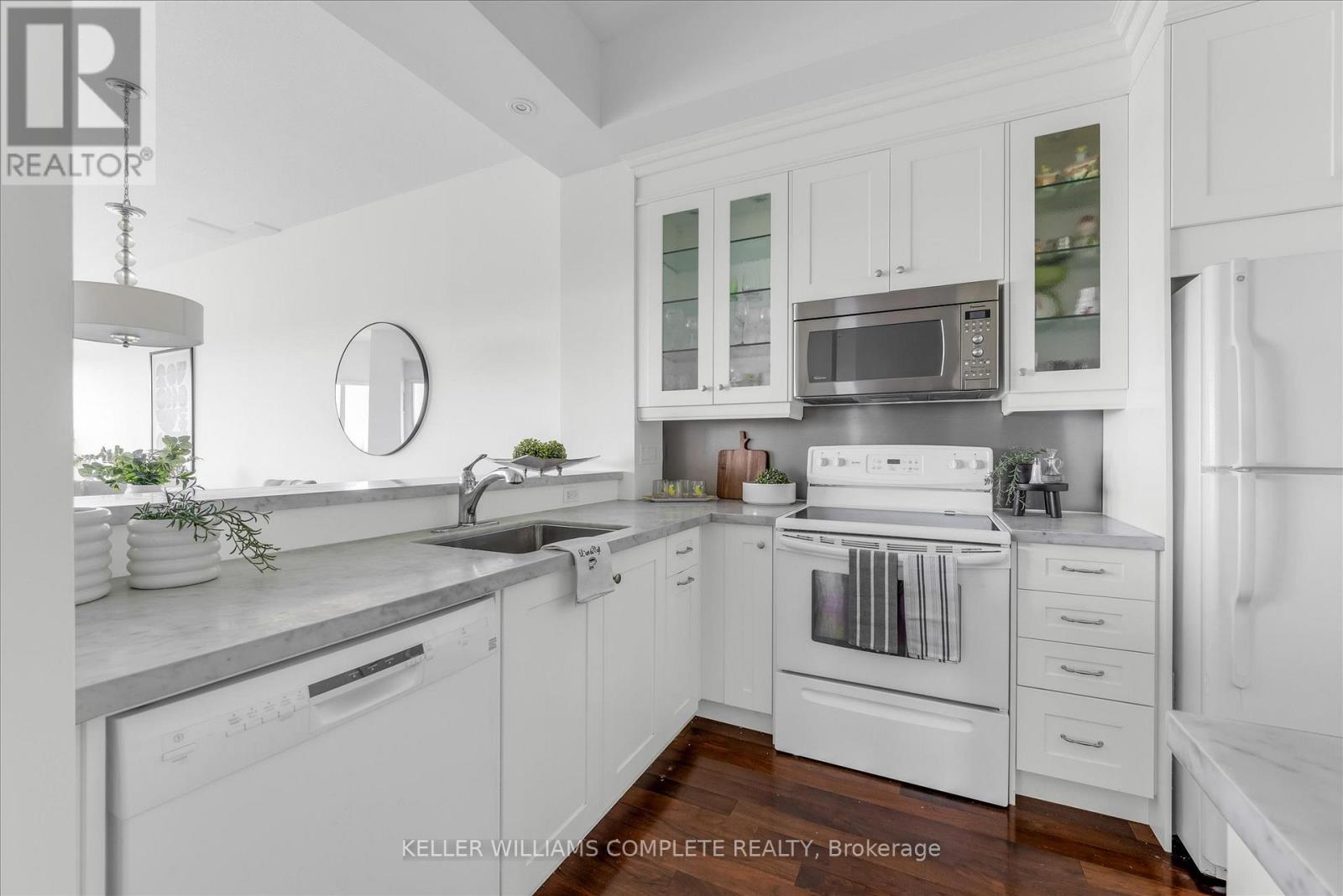 811 - 2511 Lakeshore Road W, Oakville, Ontario  L6L 6L9 - Photo 10 - W13427990