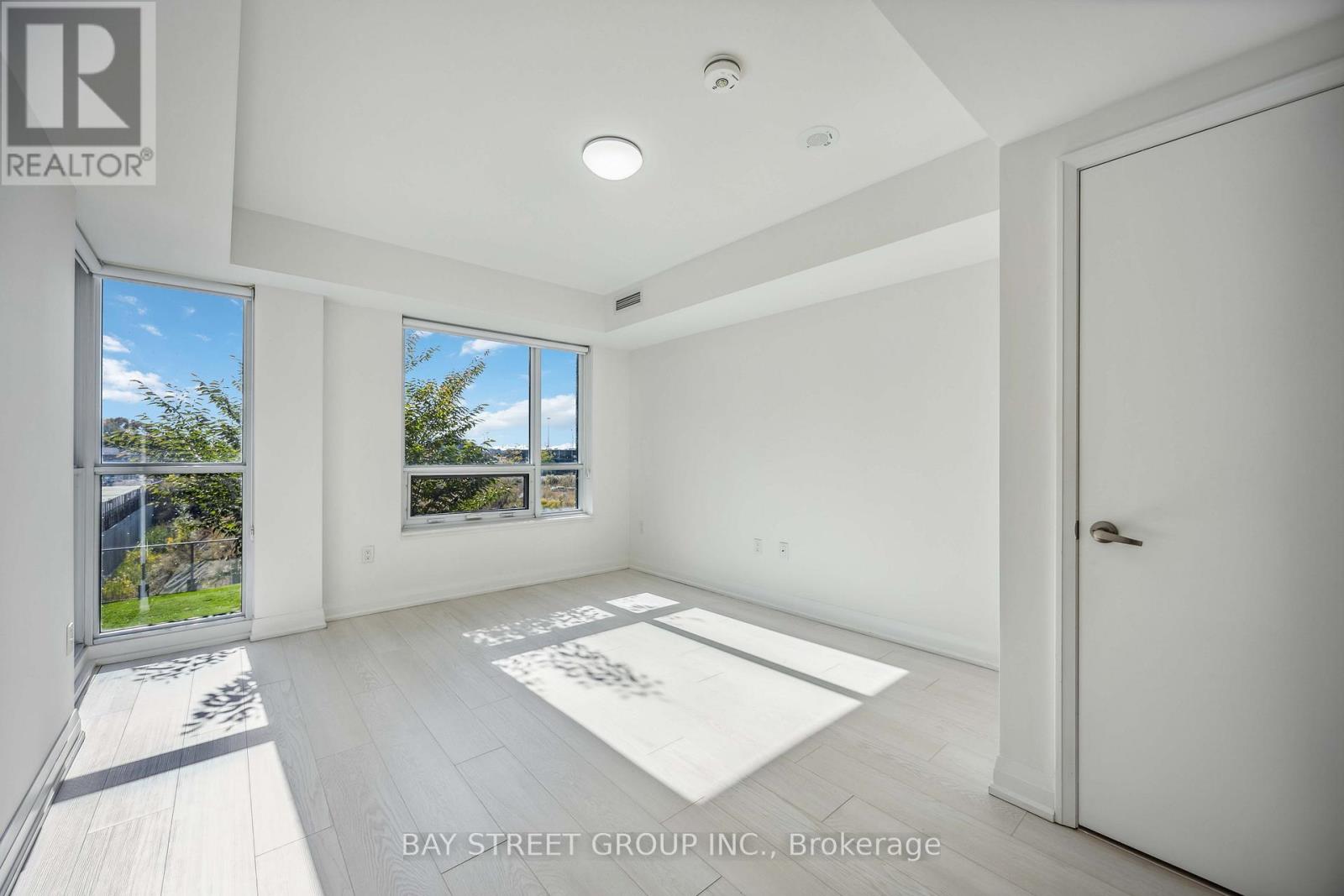Th101 - 30 Gibbs Road, Toronto, Ontario  M9B 0E4 - Photo 11 - W13428080