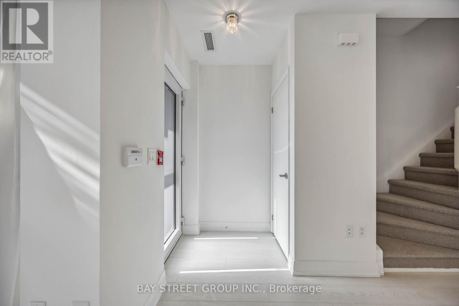 Th101 - 30 Gibbs Road, Toronto, Ontario  M9B 0E4 - Photo 3 - W13428080