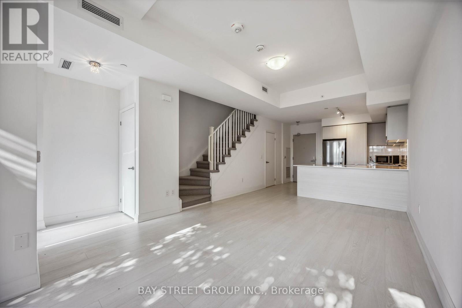 Th101 - 30 Gibbs Road, Toronto, Ontario  M9B 0E4 - Photo 4 - W13428080
