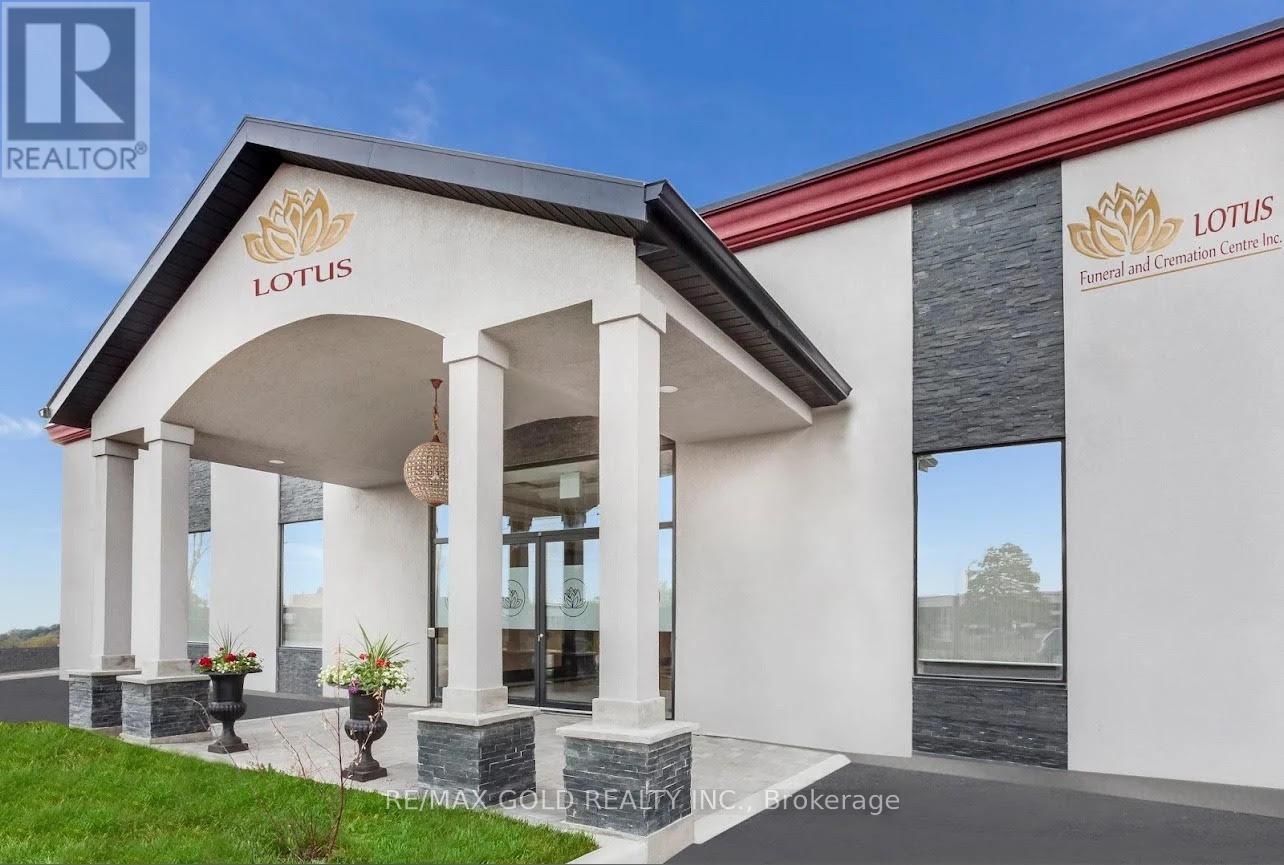 121 CITY VIEW DRIVE, Toronto, Ontario
