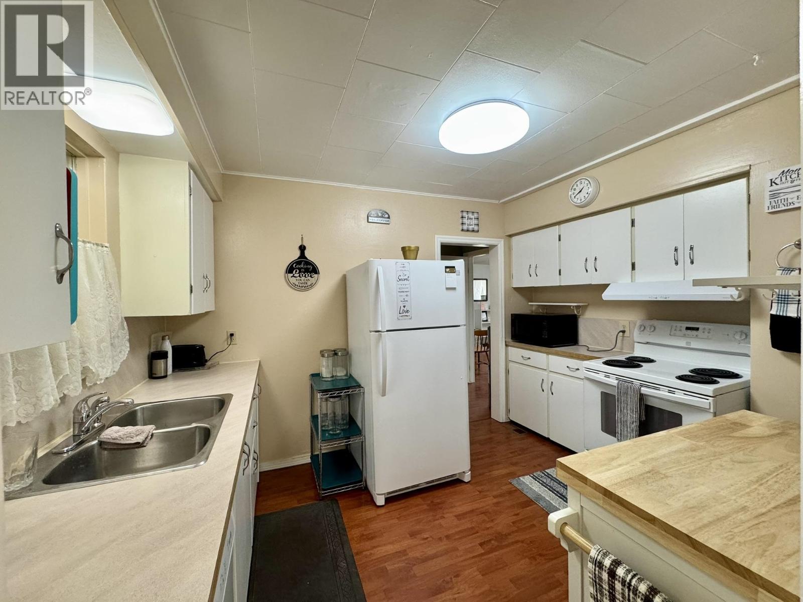 330 Cedar Avenue, 100 Mile House, British Columbia  V0J 2E0 - Photo 10 - C8079494