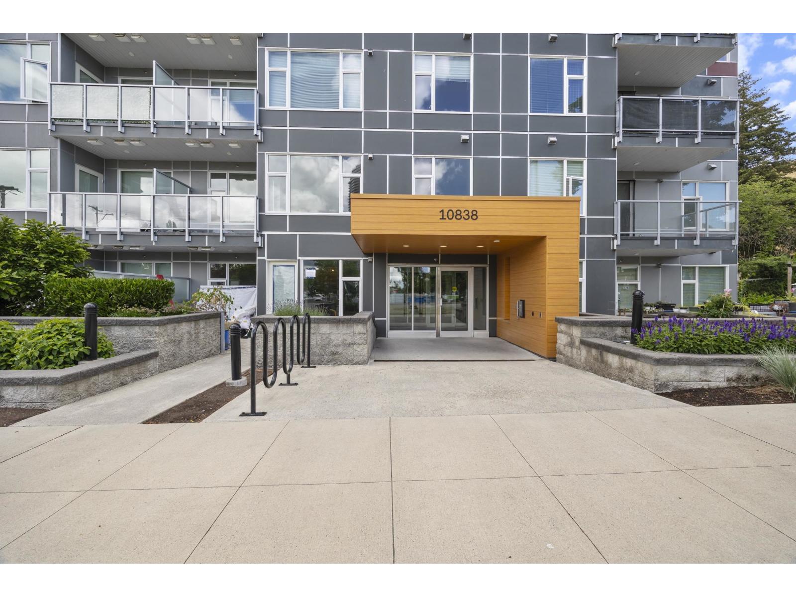 220 10838 Whalley Boulevard, Surrey, British Columbia  V3R 0G8 - Photo 2 - R3134696