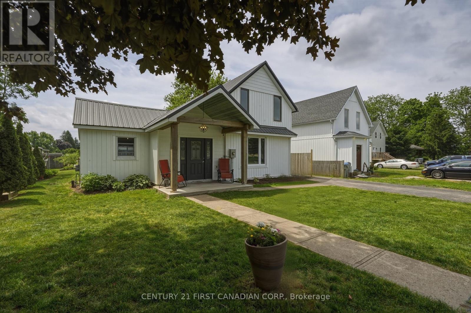 8073 Francis Street, Brooke-Alvinston, Ontario  N0N 1A0 - Photo 2 - X13428322