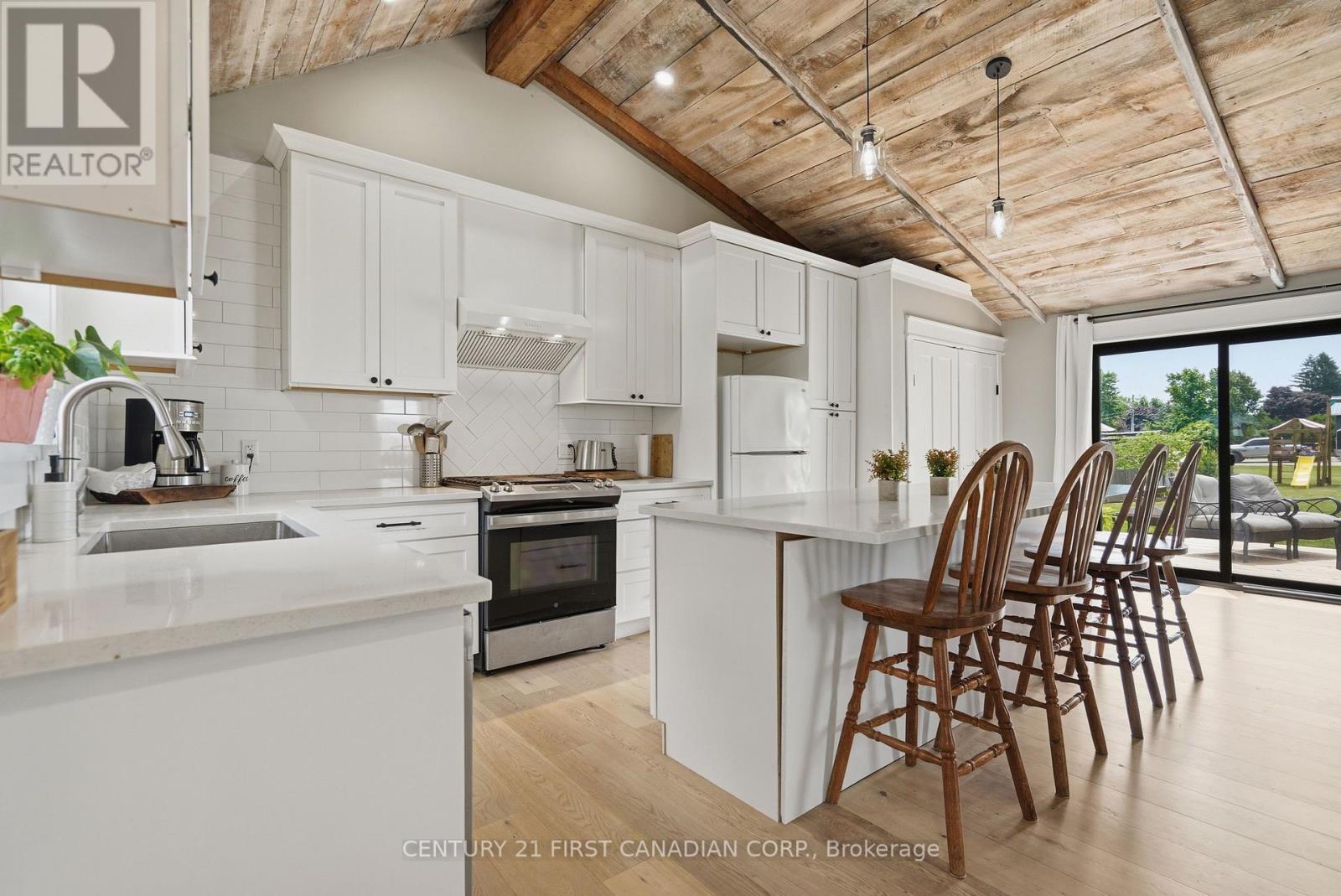 8073 Francis Street, Brooke-Alvinston, Ontario  N0N 1A0 - Photo 7 - X13428322