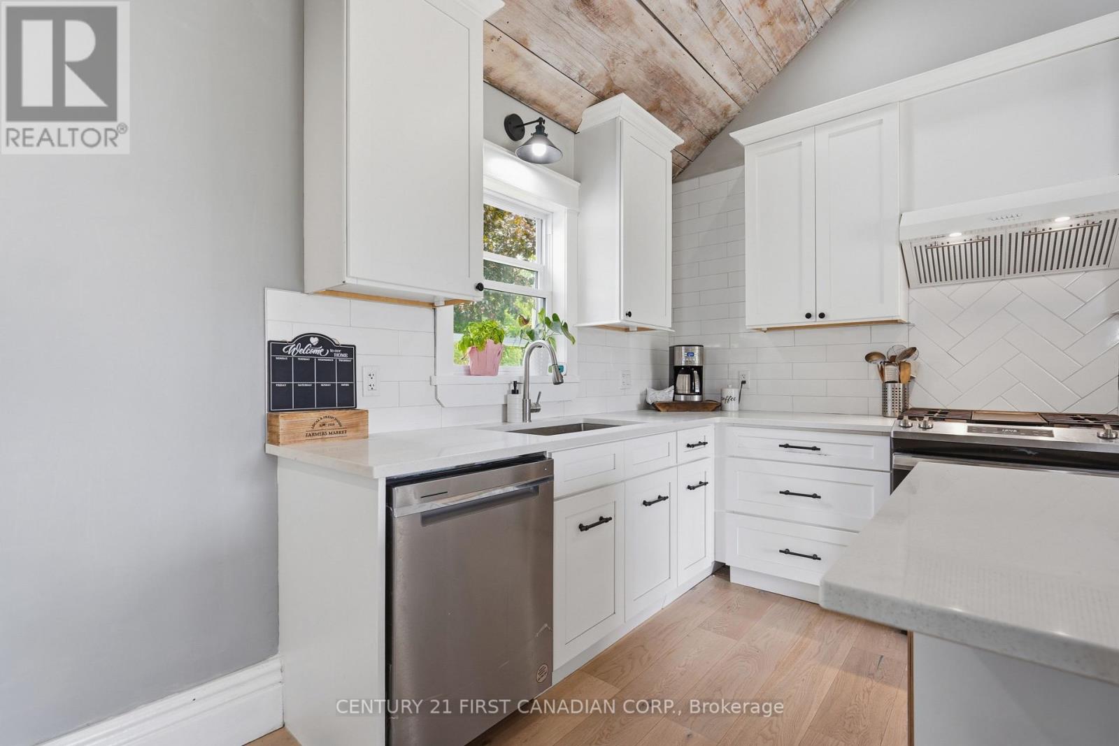 8073 Francis Street, Brooke-Alvinston, Ontario  N0N 1A0 - Photo 9 - X13428322