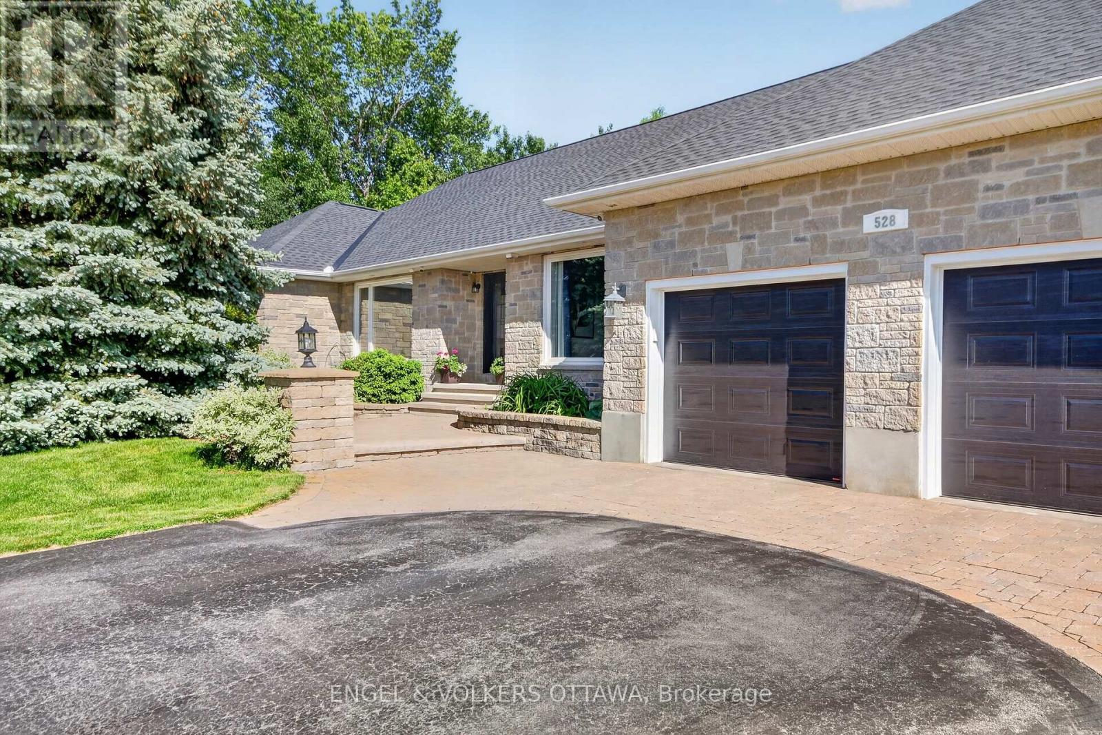 528 TULLAMORE STREET, Ottawa, Ontario