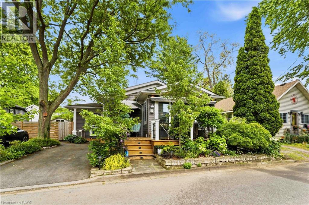11 Peel Street, St. Catharines, Ontario  L2N 5A2 - Photo 3 - 40808420