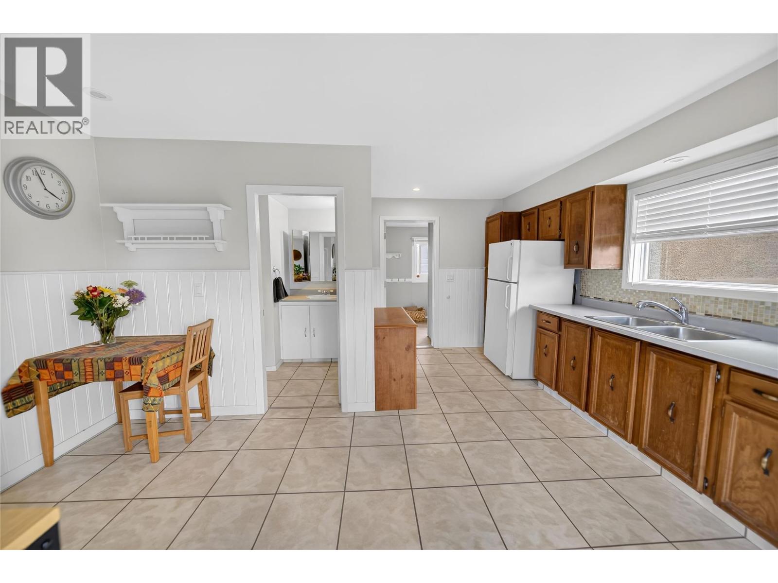 501 17th Avenue N, Cranbrook, British Columbia V1C 3X3 - Photo 4 - 10390435