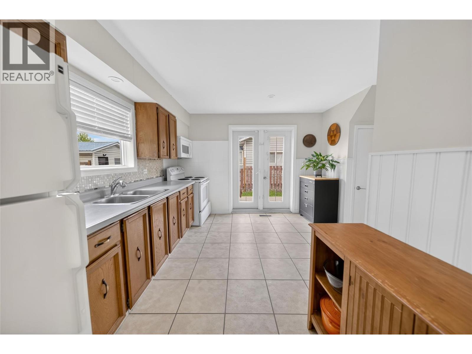 501 17th Avenue N, Cranbrook, British Columbia V1C 3X3 - Photo 7 - 10390435