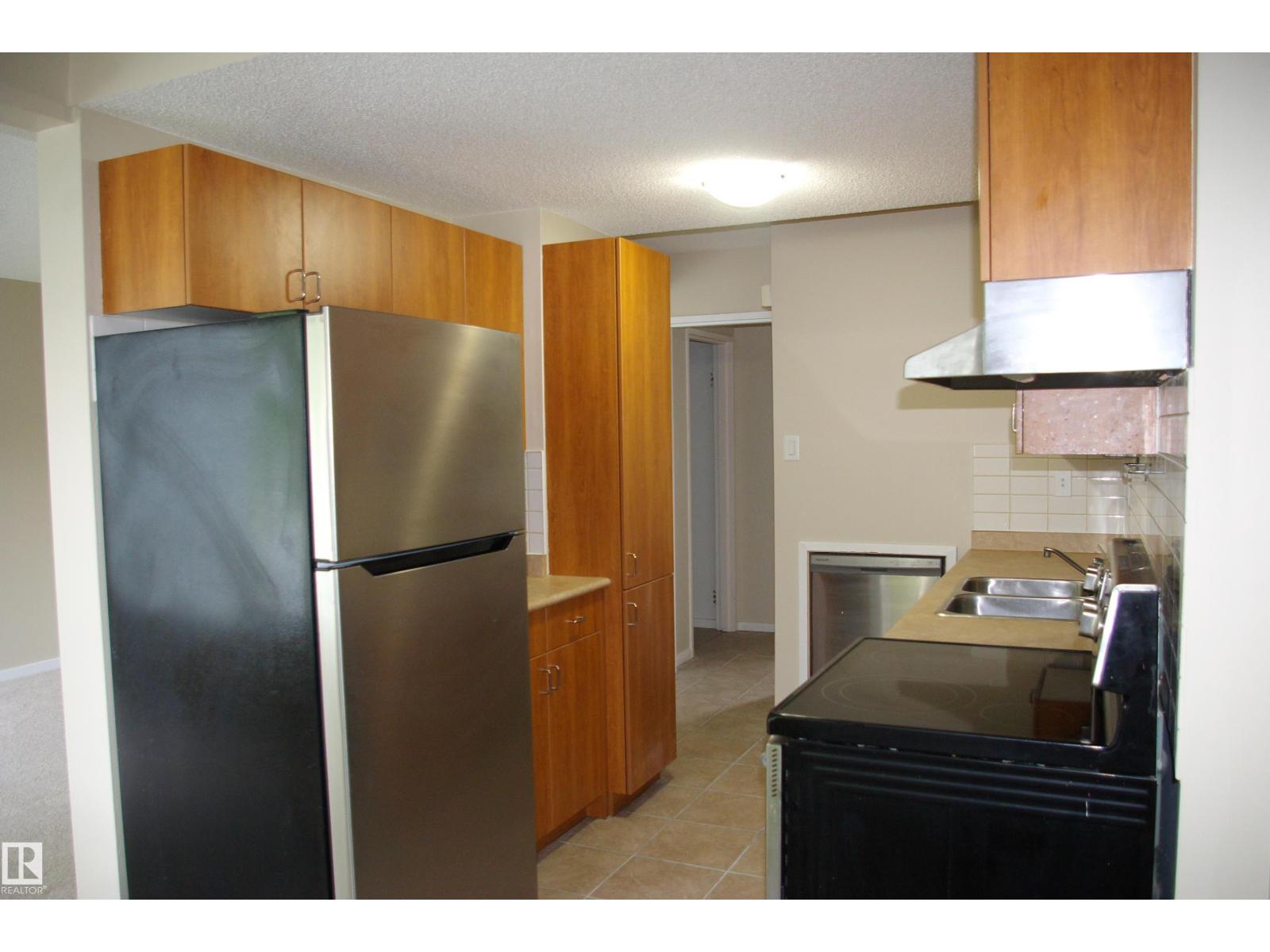 83 Amberly Ct NW, Edmonton, Alberta  T5A 2H9 - Photo 10 - E4492850