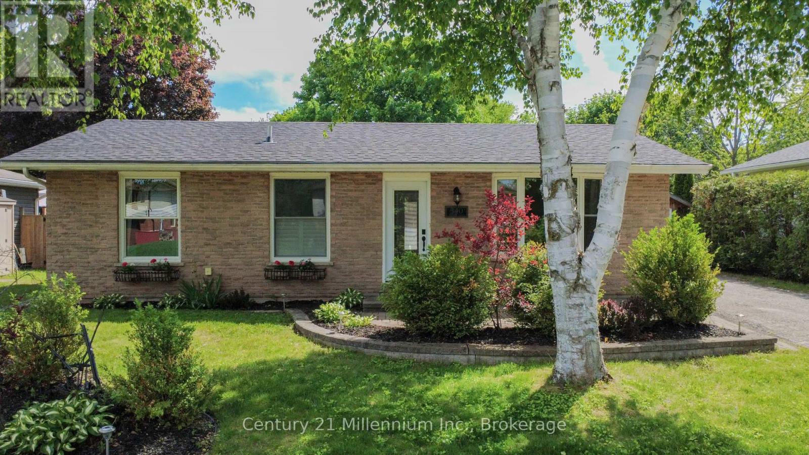 340 FALCONER STREET, Saugeen Shores, Ontario