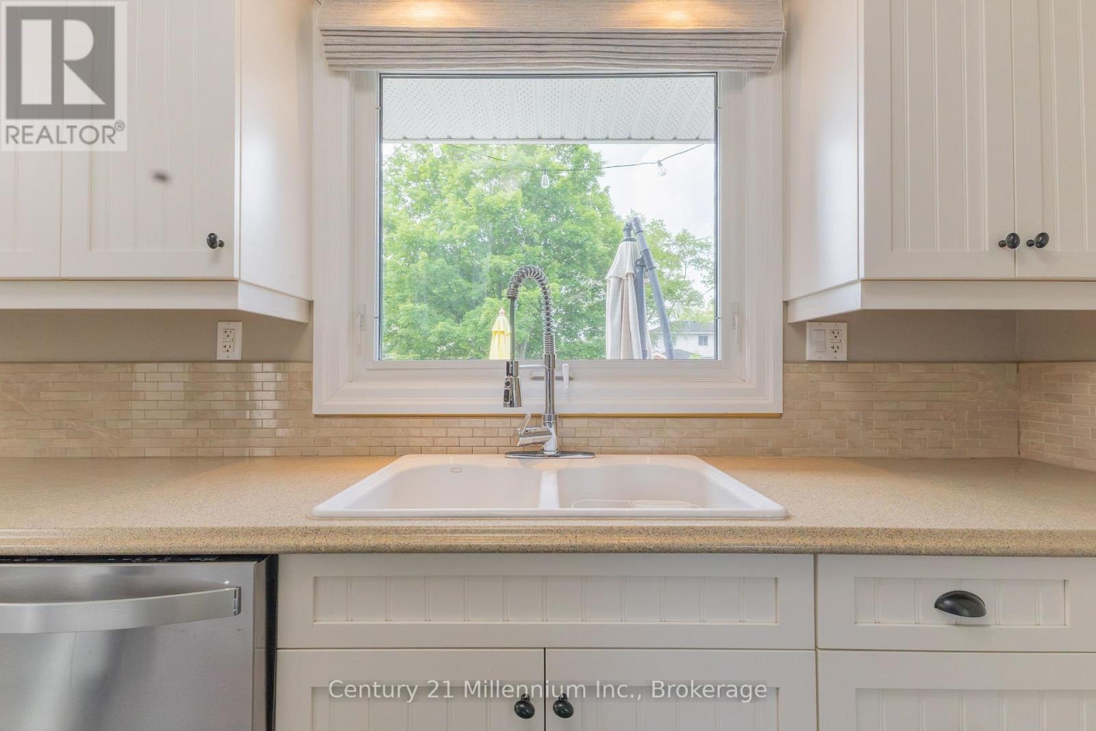 340 Falconer Street, Saugeen Shores, Ontario  N0H 2C2 - Photo 11 - X13428338