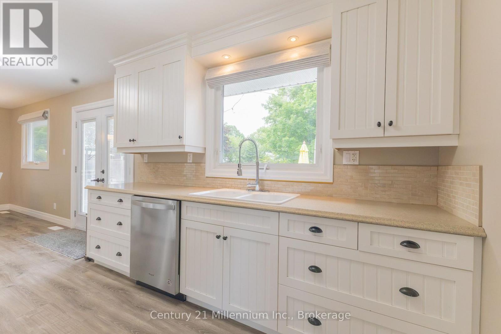 340 Falconer Street, Saugeen Shores, Ontario  N0H 2C2 - Photo 12 - X13428338