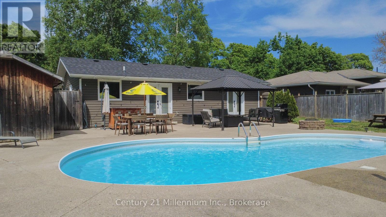 340 Falconer Street, Saugeen Shores, Ontario  N0H 2C2 - Photo 3 - X13428338