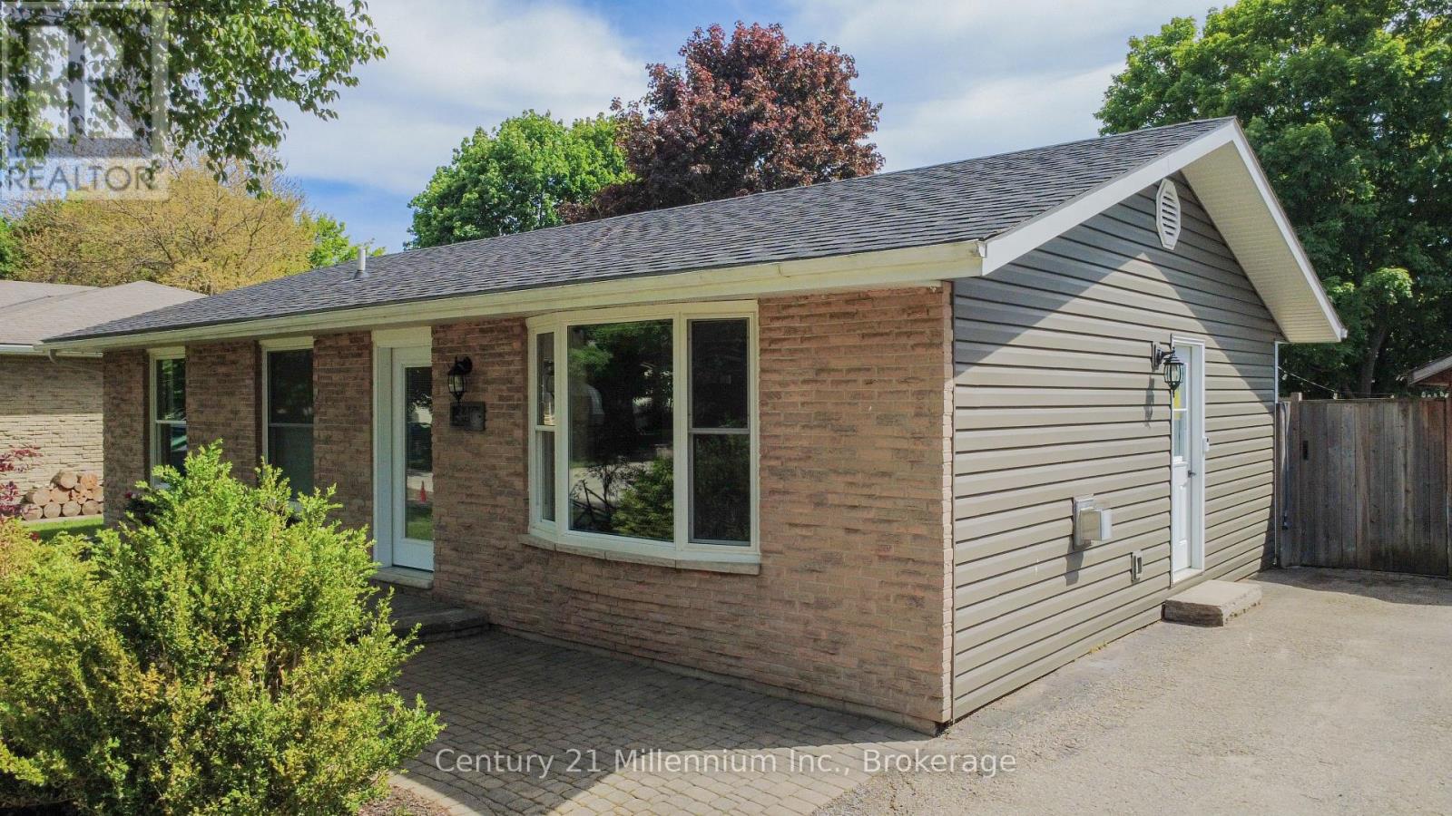 340 Falconer Street, Saugeen Shores, Ontario  N0H 2C2 - Photo 8 - X13428338