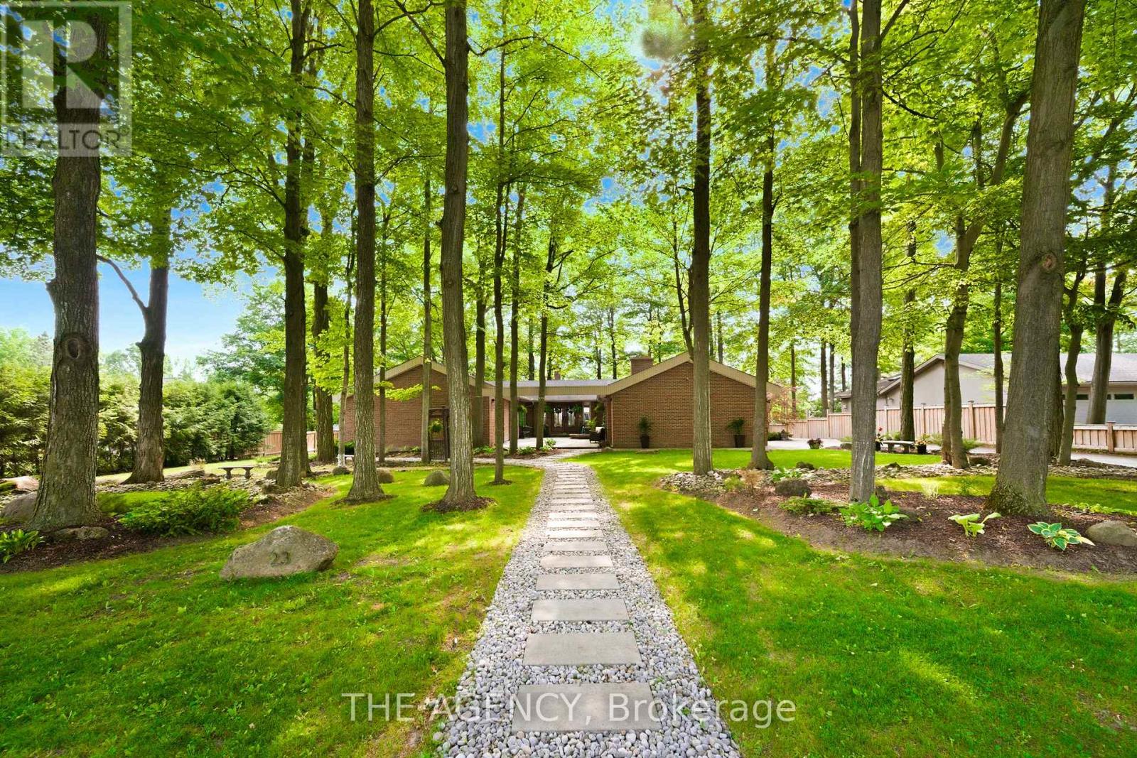 23 Cedarwood Crescent, King, Ontario  L0G 1N0 - Photo 4 - N13239254