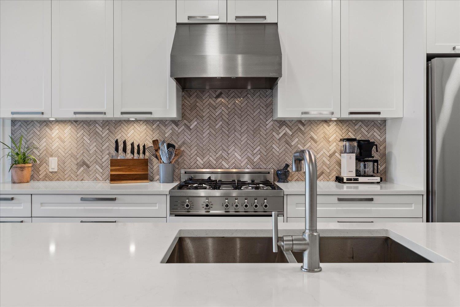 404 33540 Mayfair Avenue, Abbotsford, British Columbia  V2S 0J3 - Photo 2 - R3134574