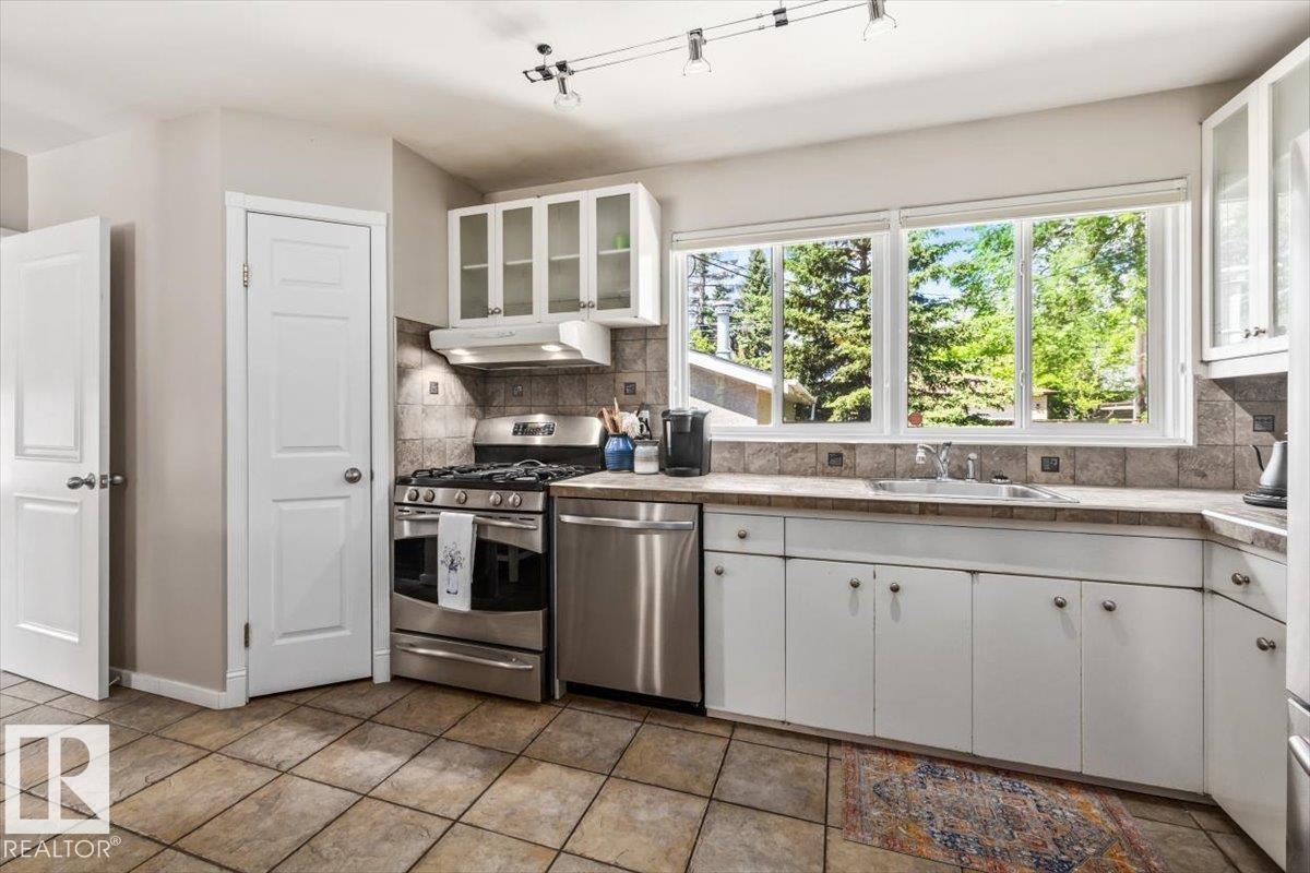 15022 85 Av NW, Edmonton, Alberta  T5R 3Z7 - Photo 11 - E4492854
