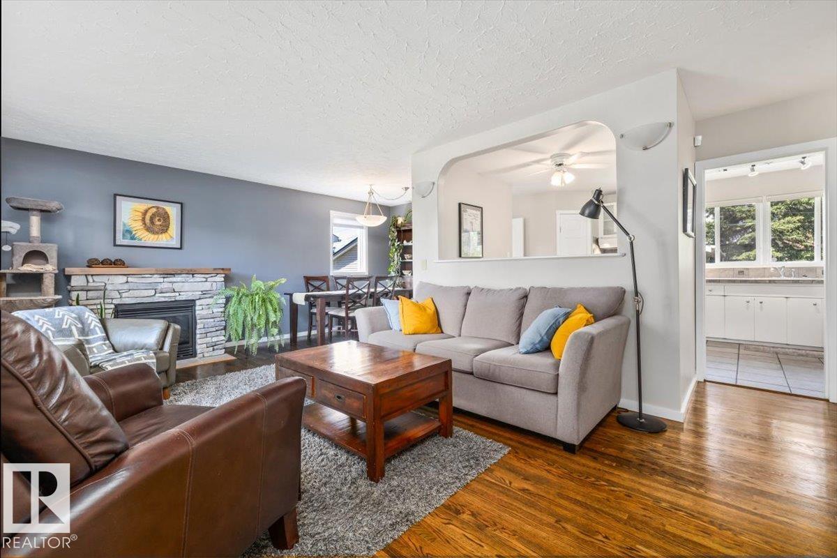15022 85 Av NW, Edmonton, Alberta  T5R 3Z7 - Photo 2 - E4492854
