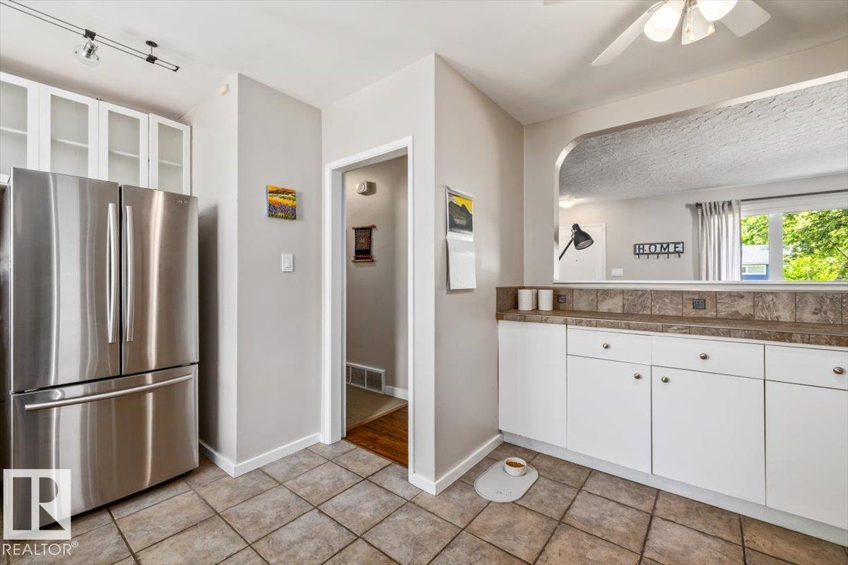 15022 85 Av NW, Edmonton, Alberta  T5R 3Z7 - Photo 9 - E4492854