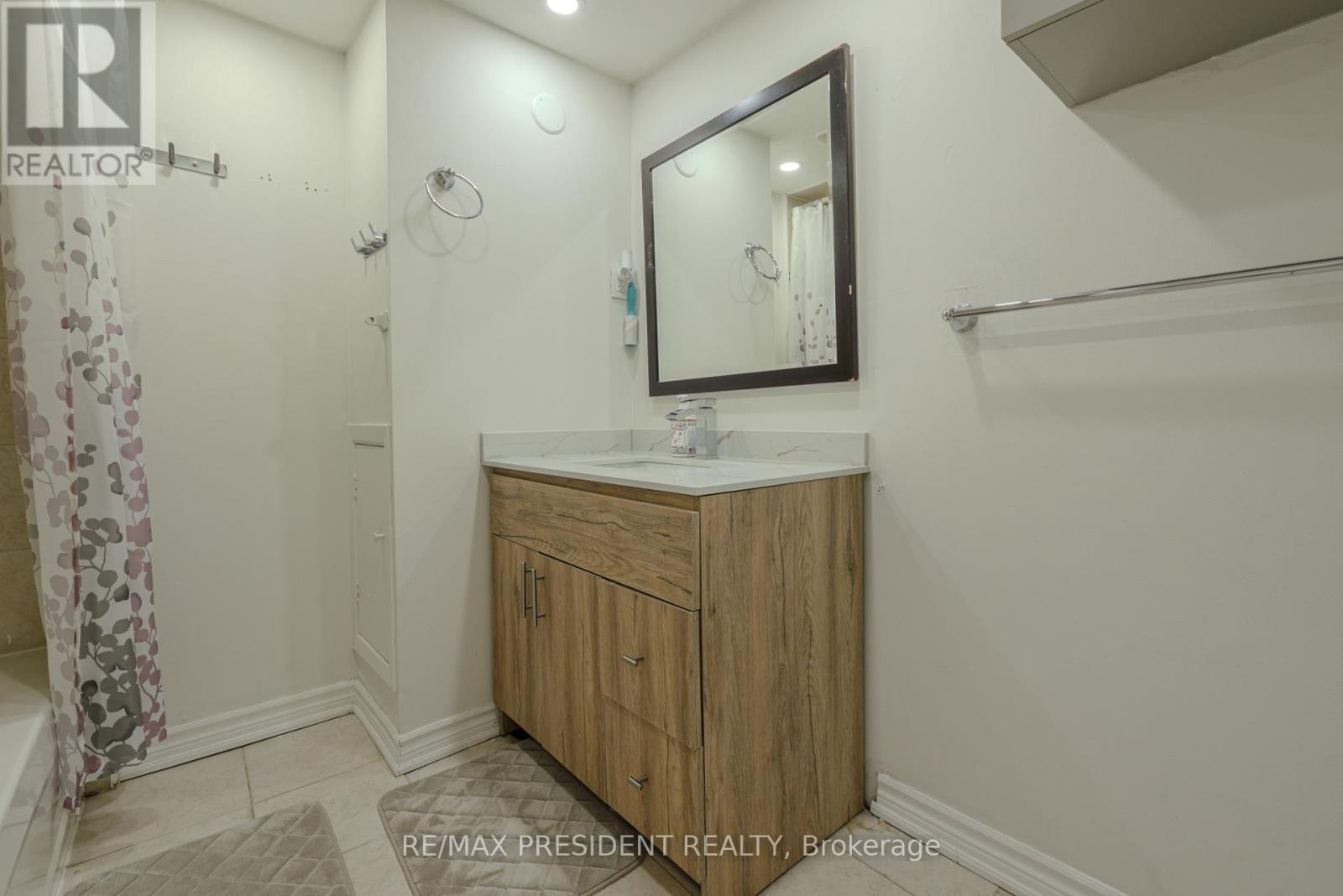 2 Jerome Crescent, Brampton, Ontario  L6S 2H1 - Photo 34 - W13428318
